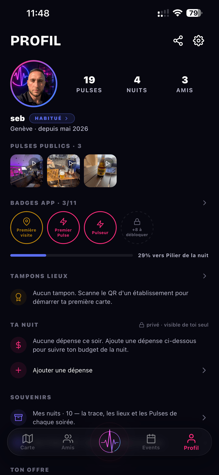 Profil NoctiPulse : compteurs 19 Pulses / 4 Nuits / 3 Amis, galerie de Pulses publics, badges et barre de progression vers le Pilier de la nuit